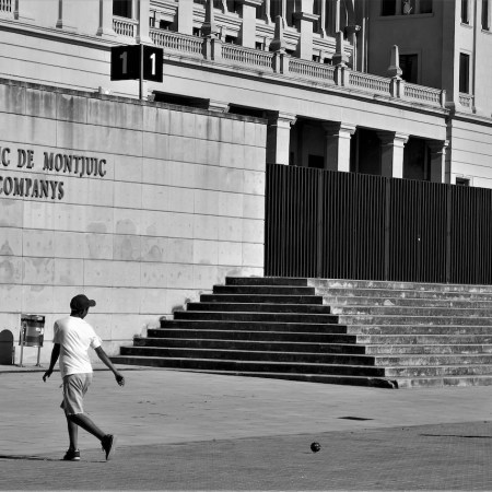 Près d'un stade olympique, les Dieux préparent la relève.