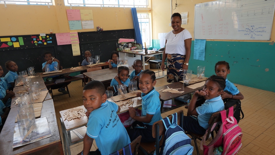 En classe à l'école de Mangues.